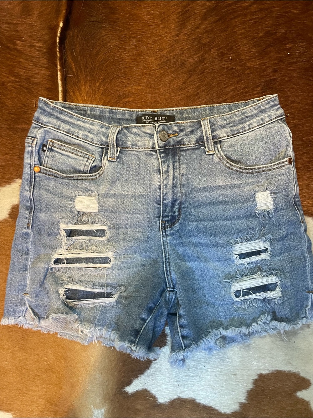 Women’s Judy Blue Light Blue Distressed Frayed Hem Denim Shorts. Size Large